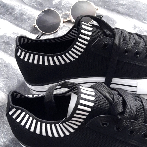 Shoes - Picture 4 of 5